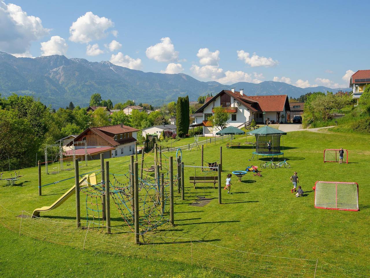 Ganze Ferienwohnung, Appartementhaus Drobollach - Grünterrasse, 4 Personen in Karawanken und Bachergebirge, Villach