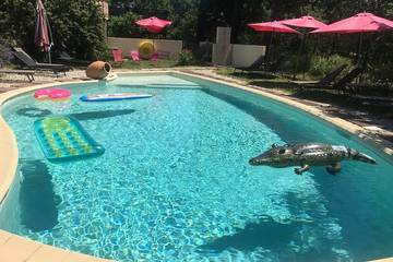 Maison de campagne pour 6 personnes, avec terrasse ainsi que jardin et piscine à Tauriers