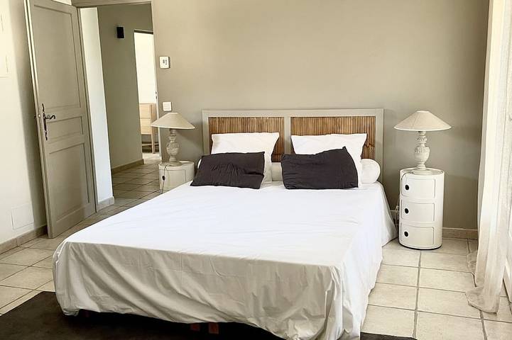 Location de vacances pour 6 personnes, avec terrasse et jardin à Roquemaure - 2