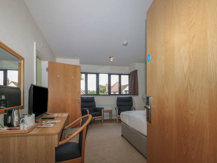 Log cabin for 2 people, with garden in West Sussex