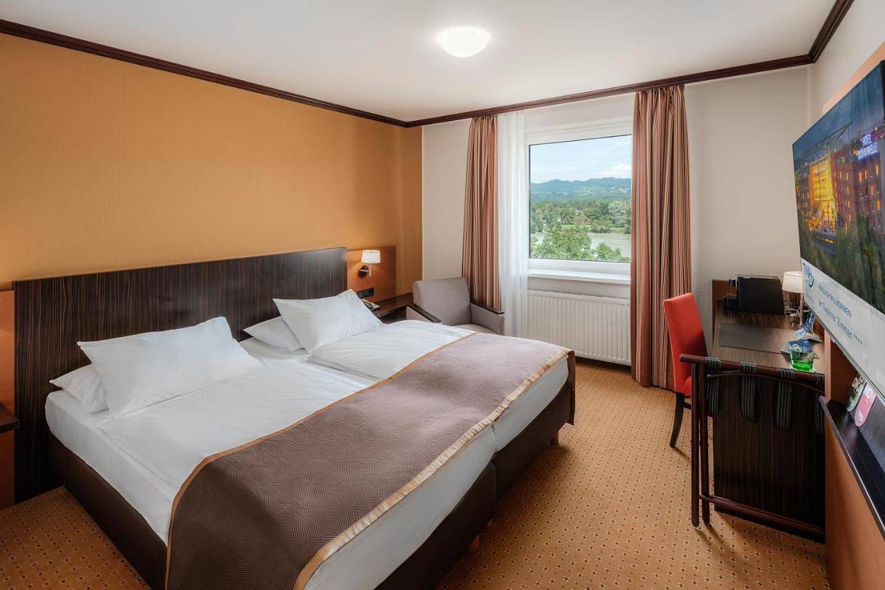 Trans World Hotel Donauwelle in Linz, Linz-Wels