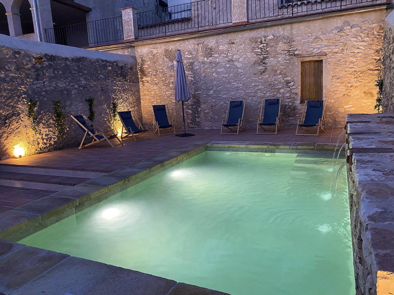 Agradable casa de pueblo, jardín. Piscina privada in Nulles, Alto Campo