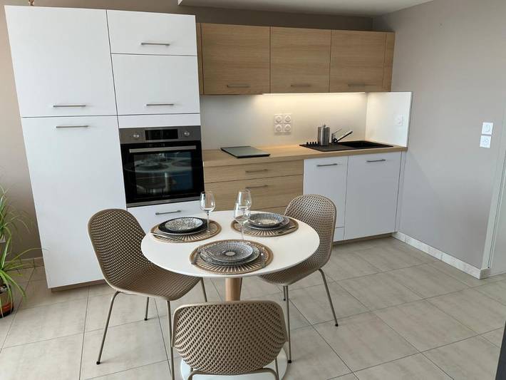 Gîte pour 3 personnes, avec vue ainsi que vue sur le lac et terrasse dans Port De Marseillan - 3