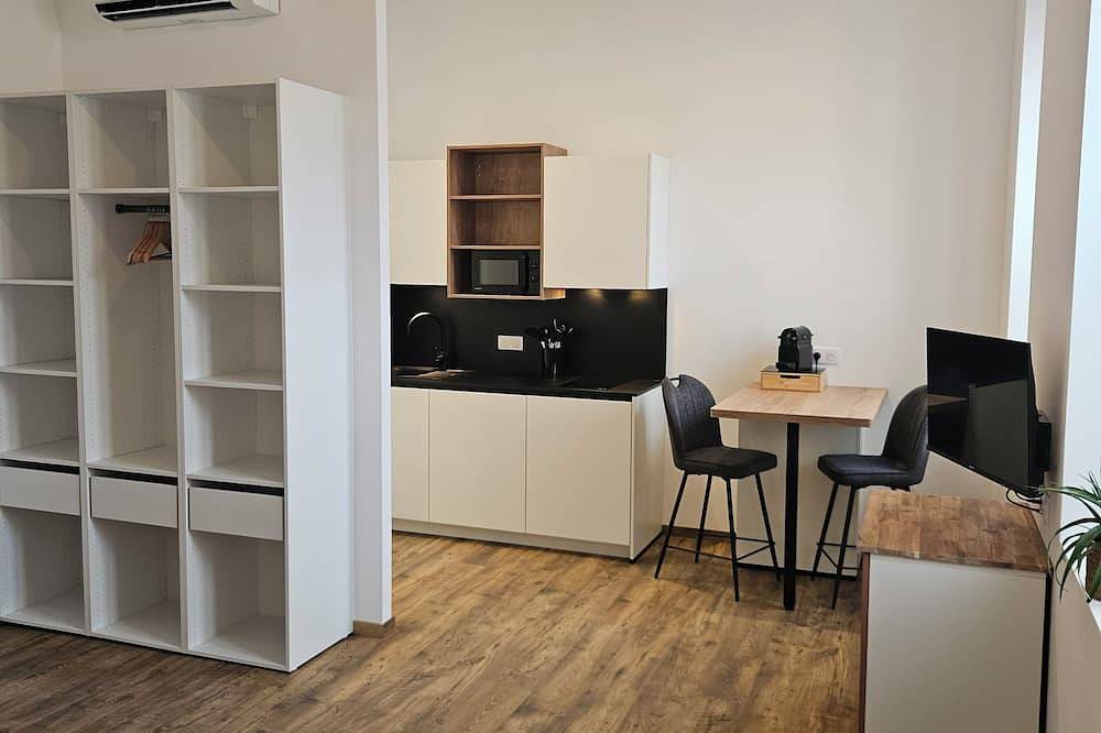 Entire apartment, La Bastide Foch - Quiet & comfort in the city center in Salon-de-Provence, Aix-en-Provence region