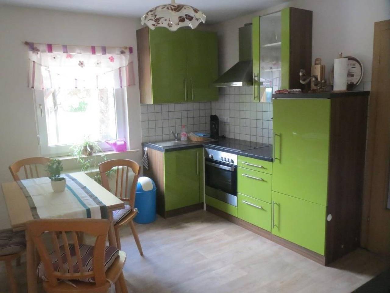 Charmantes 75 m² großes Apartment mit Terrasse und Parkplatz in der Nähe des Zentrums von Kittelsthal in Wartburg, Wutha-Farnroda