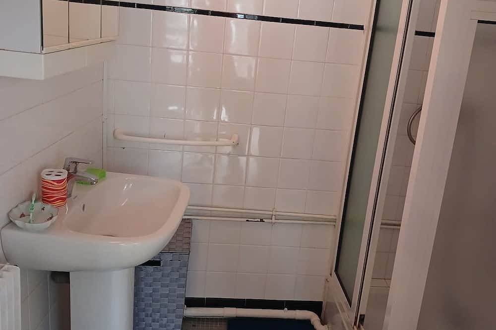 Entire apartment, Apartment for rent in the Basque Country near the beaches of Biarritz and the mountains in Ustaritz, Bayonne region