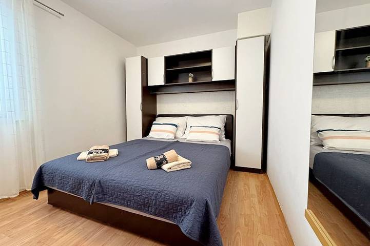 Appartement entier, Appartement de deux chambres avec la terrasse Silo, Krk in Silo (Krk), Krk