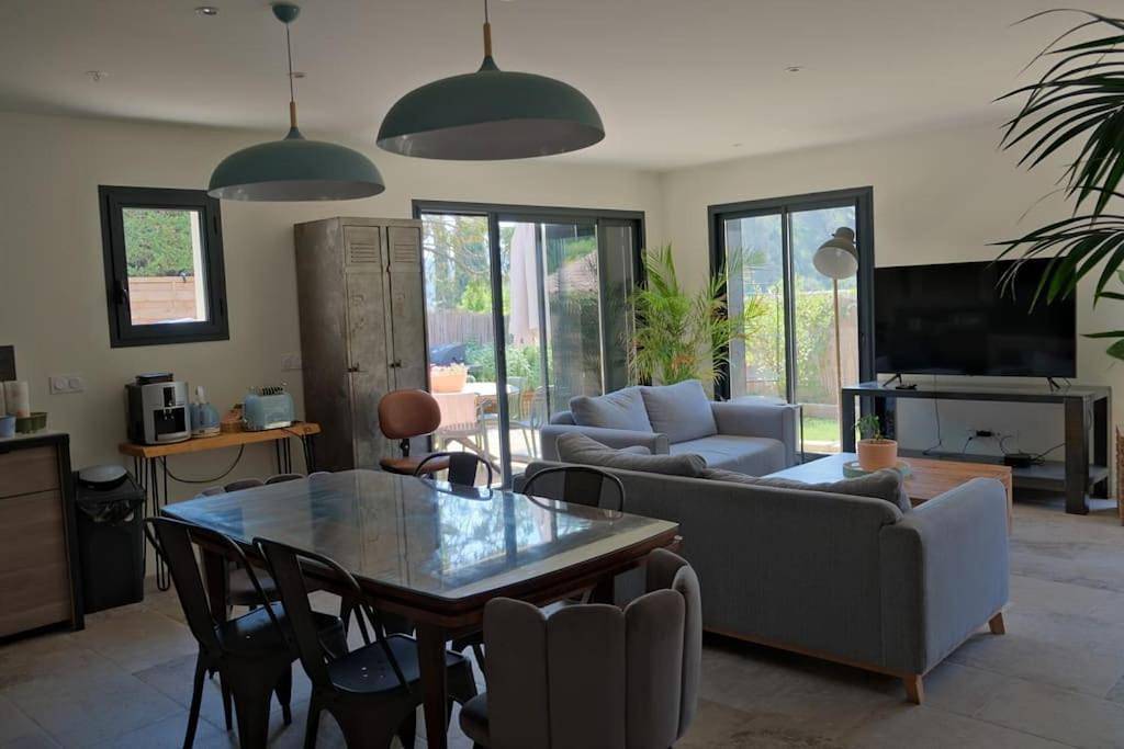 Three-Bedroom Villa in Aix-en-Provence, Aix-en-Provence en omgeving
