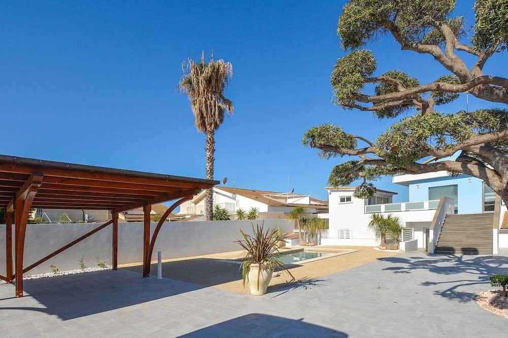 Meravigliosa casa con 4 camere da letto. in Casuzze, Santa Croce Camerina