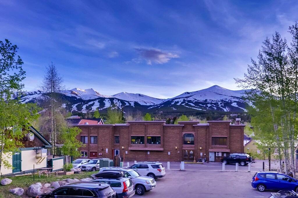 Ridge Street Cottage: Haustierfreundlicher, privater Whirlpool, 1 Block zum Hauptgebäude, Grill in Arapaho and Roosevelt National Forests