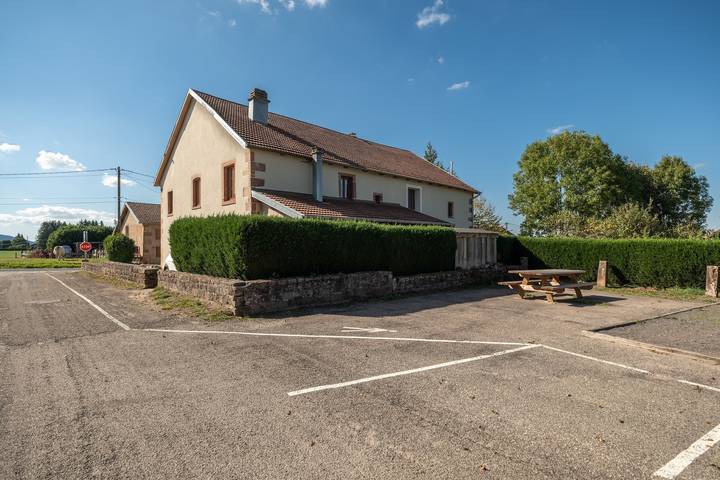 Chambre d’hôtes « Chambre Douglas avec salle de bains », terrasse partagée, Wi-Fi, climatisation in Champdray, Saint-Dié-des-Vosges