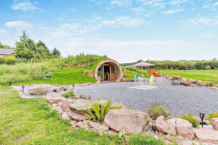Glamping for 2 people in Brecon Beacons