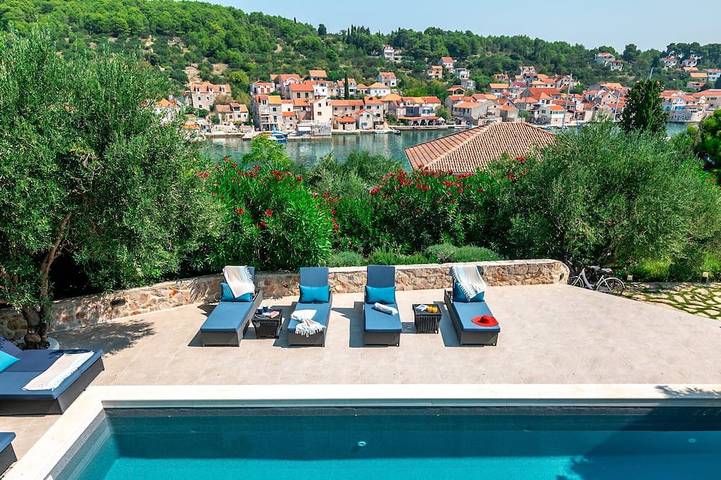 Villa Sympathy mit Pool in Prvić Luka (Kroatische Adria), Prvić Luka