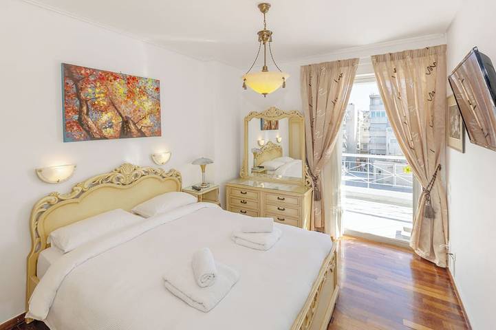 Entire apartment, Νice Sea View Elegant Apartment in Marina Floisvos in Athens, South section of Athens