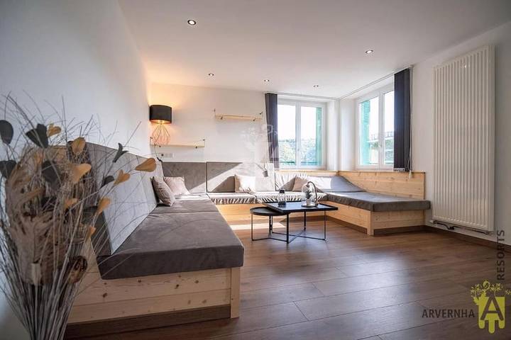 Gîte pour 10 personnes, avec terrasse dans Lac Chambon - 4