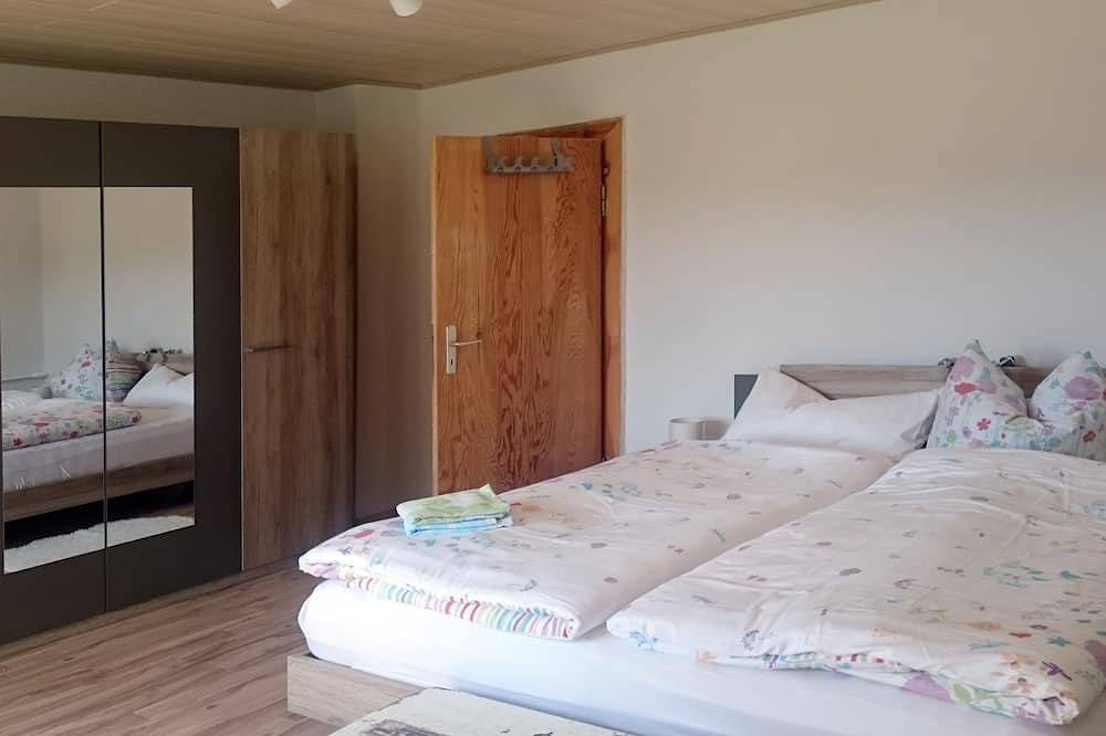 Ganze Wohnung, Gemütliche und geräumige Ferienwohnung in der Natur in Auerbach, Chemnitz und Umgebung