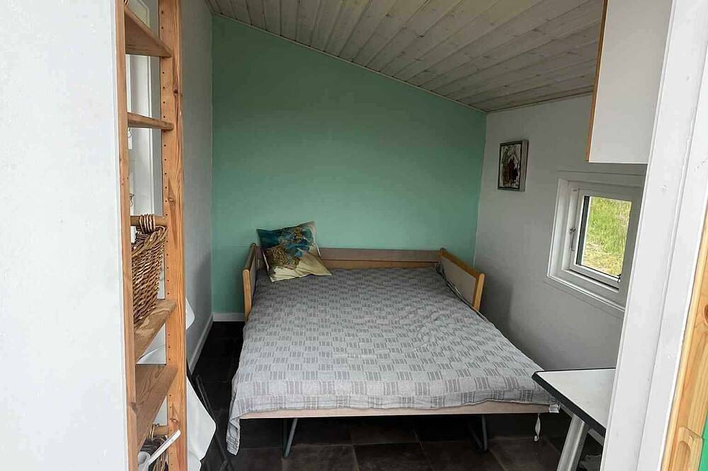 Lake cabin in peaceful natural surroundings in Horsens