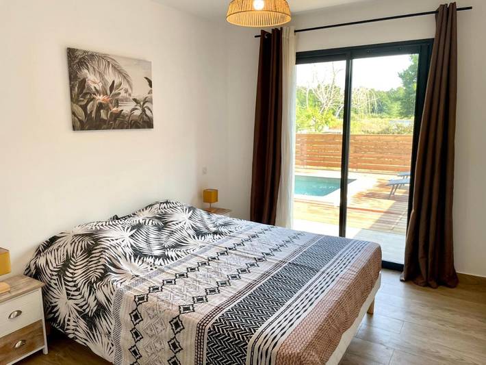 Location de vacances pour 6 personnes, avec vue ainsi que terrasse et piscine, animaux acceptés à Venzolasca - 2