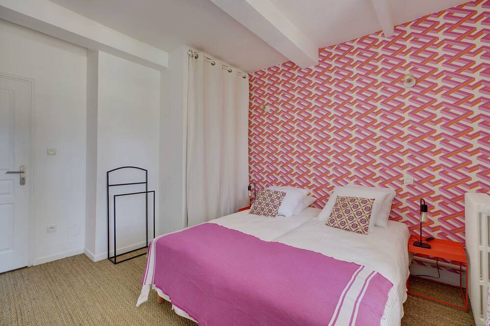 Appartement entier, Gîte top déco vers Avignon, 3 chambres-7 couchages, dans parc clos et piscines in Carpentras, Parc naturel régional du Mont-Ventoux
