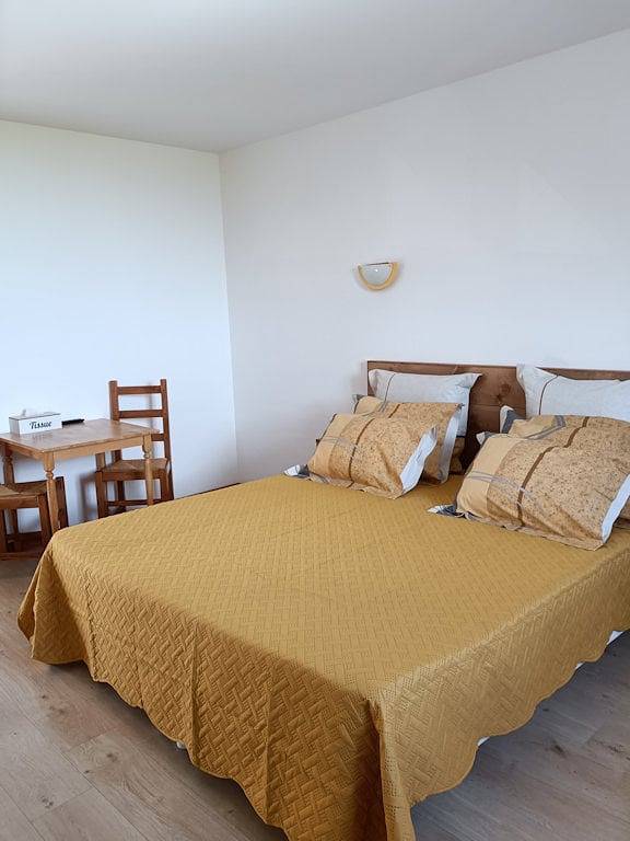 Audienne "Vent des Grèves" - Chambre Jaune in Ardevon, Pontorson