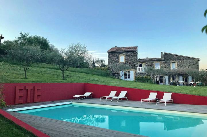Location de vacances pour 11 personnes, avec piscine et jardin à Saint-Lager-Bressac