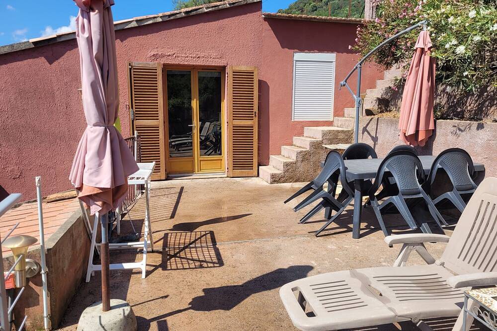 House with terrace Gulf of Porto near the sea For couples or families in Serriera, Parc naturel régional de Corse