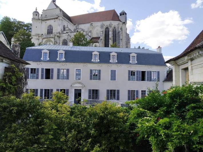 Chambre d’hôte pour 2 personnes, avec Terrasse ainsi que Jardin et Vue à Tonnerre (Yonne)