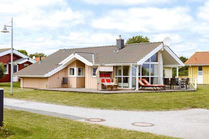 Ferienhaus für 6 Personen, mit Whirlpool und Terrasse sowie Garten und Sauna in Brodersby - 2