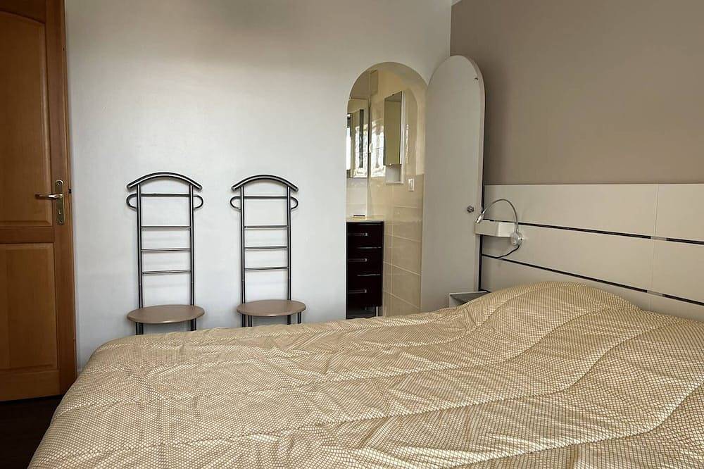 Apartamento entero, T1 bis en Rdc avec terrasse, proche des Thermes et centre-ville de Cambo-les-Bains, parking inclus in Cambo-les-Bains, Region de Bayona
