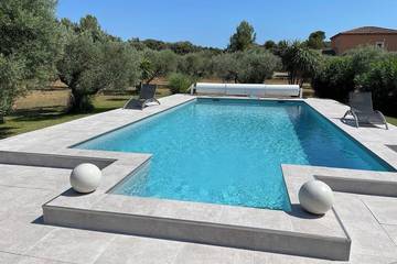 Cottage pour 4 personnes, avec piscine ainsi que jardin et terrasse à Lançon-Provence