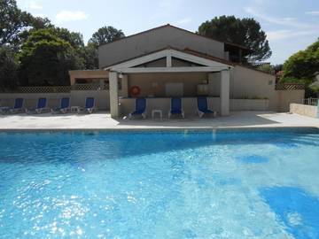 Gîte pour 4 personnes, avec piscine ainsi que jardin et vue à Quissac