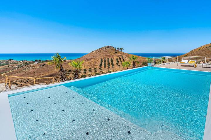 Ferienhaus für 8 Personen, mit Pool