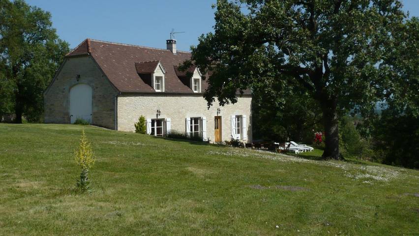 Gîte pour 10 personnes, avec terrasse et jardin - 1