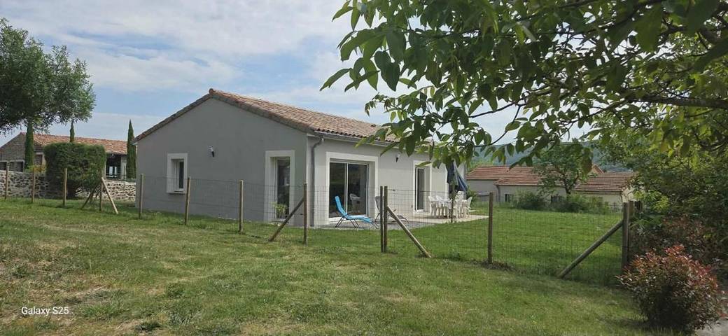 Location de vacances pour 6 personnes, avec jardin et vue, animaux acceptés à Saint-Lager-Bressac