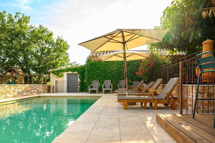 Location de vacances pour 10 personnes, avec Jacuzzi et Terrasse ainsi que Jardin et Piscine à Saint-Jean-de-la-Blaquière