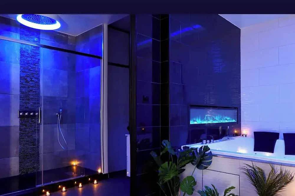 Appartement entier, Appartement Loveroom in Mantes-la-Ville, Yvelines