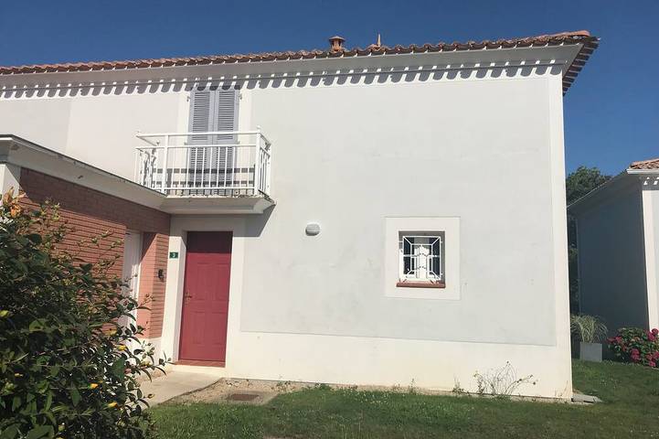 Gîte pour 6 personnes, avec piscine à Apremont