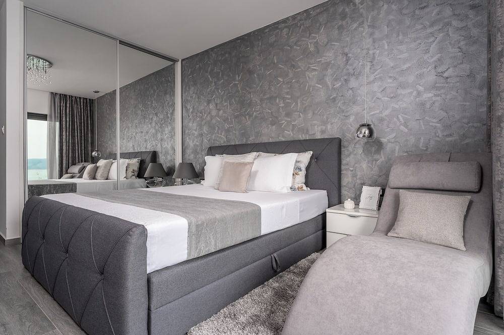 Villa Hrid Luxuriöse Strandvilla, Infinity-Pool mit Massage und Whirlpool in Mimice, Split-Dalmatien