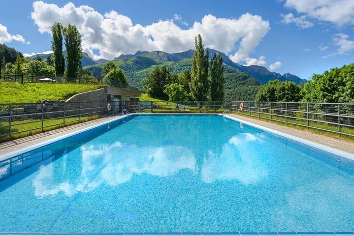 Gîte pour 4 personnes, avec vue et jardin ainsi que vue sur le lac et piscine à Panticosa - 2