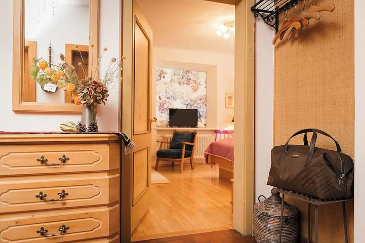 Ganze Wohnung, Villa Marwa: Apartment Hortensia im Grünen, ruhig, fußläufig ins Zentrum 10 Min. in Karwendel (Tirol), Innsbruck