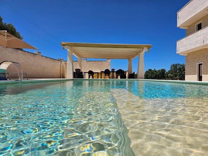 Location de vacances pour 2 personnes, avec jacuzzi ainsi que piscine et jardin à Fasano - 4