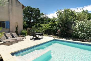 Cottage pour 10 personnes, avec terrasse et jardin à Salazac