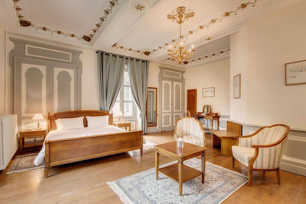 Château De Montsymond. 10 chambres double. Promotion -20% du 7 au 14 août 2026 in Romenay, Région de Mâcon