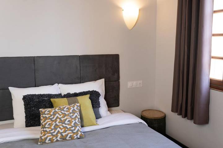 Gîte pour 3 personnes, avec terrasse et jardin ainsi que sauna et jacuzzi, animaux acceptés à Ginasservis - 4