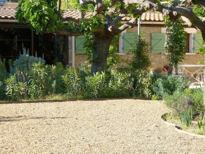 Gîte pour 3 personnes, avec jardin ainsi que terrasse et piscine à Laudun-l'Ardoise - 2