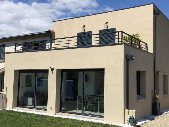 Location de vacances pour 6 personnes, avec vue ainsi que jardin et piscine, adapté aux familles à Villegailhenc - 2