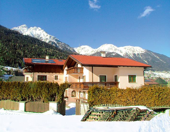 Ferienhaus für 21 Personen, mit Balkon und Terrasse sowie Sauna und Ausblick im Stubaital