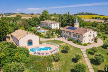 Gîte pour 26 personnes, avec jacuzzi ainsi que piscine et terrasse à Teyssode