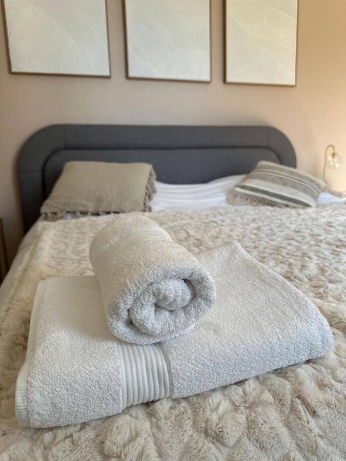 Appartement entier, One-Bedroom Apartment in Enghien-les-Bains, Val-d'Oise