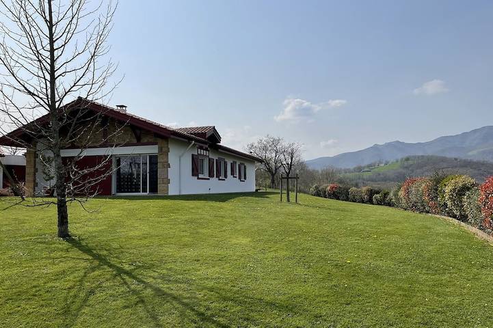 Maison de vacances pour 7 personnes, avec terrasse et jardin à Irissarry